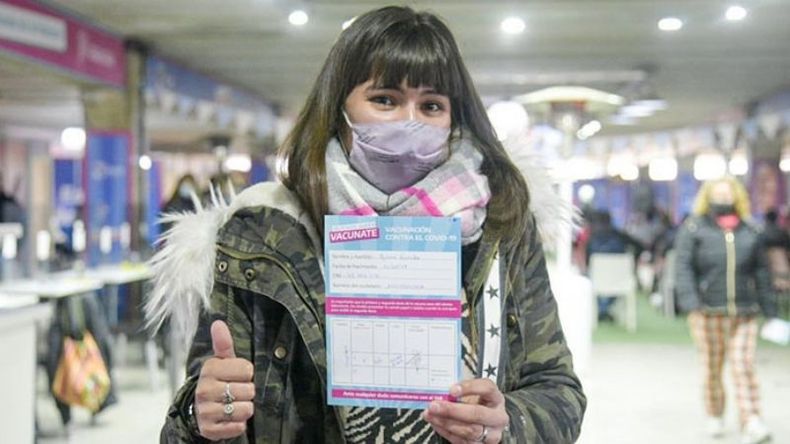 A DEMANDA. La primera dosis para mayores de 18 años es sin turnos. .