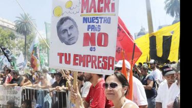 PANCARTA. “Macri, nuestro país, no es tu empresa”..