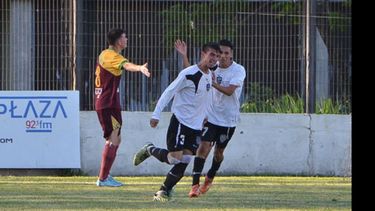 ¡GOOOLLL! Russo grita la conquista y Rasgido se suma al festejo..