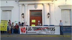 PANCARTA. “No a las termoeléctricas”..