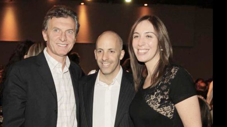 IMPULSOR. Ducoté (centro) fue el primero en anotarse en el debate..