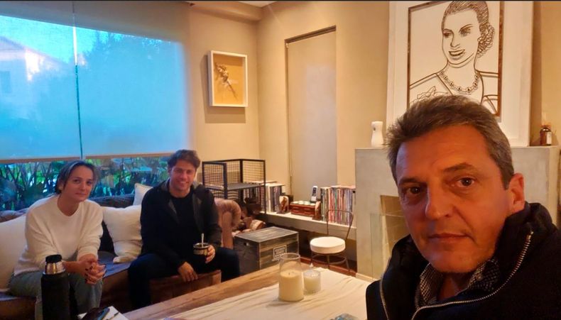 REUNIÓN. Antes de partir, Sergio Massa definió la agenda de obras con Malena Galmarini y Axel Kicillof. &nbsp;