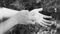 Te pica la palma de la mano: ¿Qué significa?