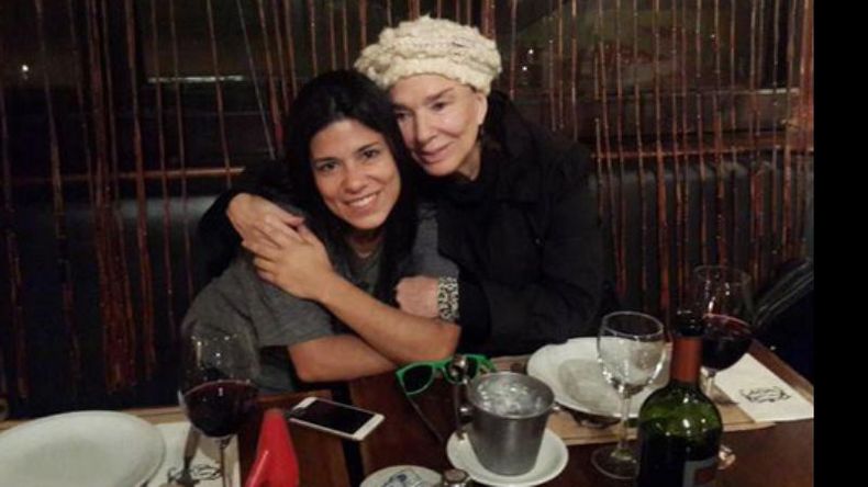 NUESTRA CASA. Graciela Borges cenó en Tinto y Soda. En la foto, junto a Alejandra Acosta. “Volviendo a ‘nuestra casa’ @TintoySodaSA con @aleacostatys a disfrutar de una rica comida!”, escribió la diva en su cuenta de Twitter..