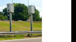 Estos soportes para cámaras radarizadas fueron colocados en el ramal Pilar de la Panamericana. Seguridad Vial de la Provincia informó que aún no controlan la velocidad con fotomultas..