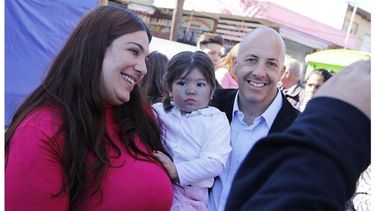TIJERA. Ducoté vuelve a achicar el gabinete para ahorrar fondos..