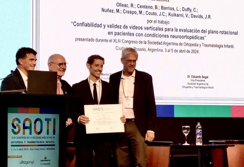 CON DIPLOMA. Ramiro Olleac al momento de la premiación en Rosario.