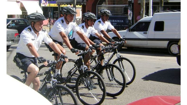 PEDAL. Los bici-voladores de Zúccaro. Eran 4..