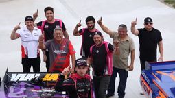 NÚMERO 1. Nico Jaime junto al Galarza Racing festeja tras ganar la etapa regular.