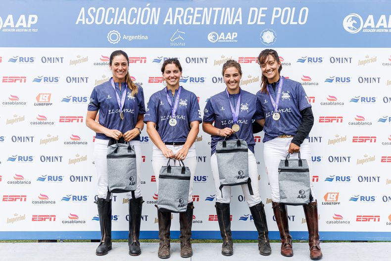 DE ORO. Las chicas de Costa Esmeralda que ganaron la Copa de la Mujer.