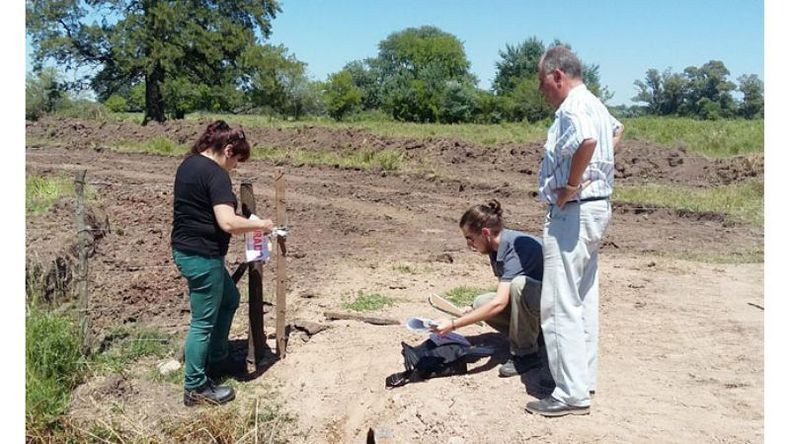 TOSQUERA. El Municipio clausuró ayer el movimiento de suelo de una presunta cantera denunciada por vecinos de Los Tambos..