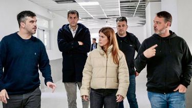 RECORRIDA. Soledad Peralta visitó los trabajos para la nueva escuela.
