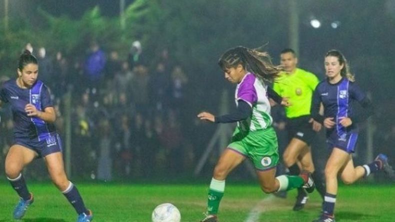 ATAQUE. Somra pisó fuerte en Milberg y le quitó el invicto a Roma. Foto: Prensa Deportivo Somra..