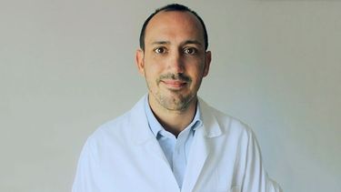 DOCTOR. Contreras asegura que la intervención “le cambia la vida a los pacientes”..