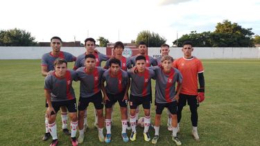 Atlético Pilar y una de las formaciones de sus amistosos de pretemporada.