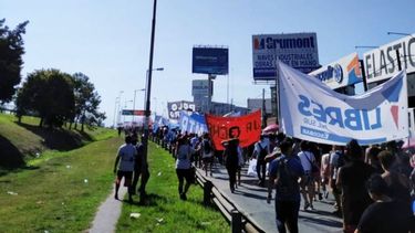 CORTE EN PANAMERICANA. Se registran importantes demoras en el tránsito, que es desviado por colectora. .
