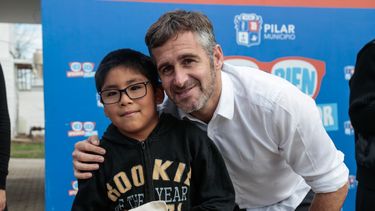 PARA VERTE MEJOR. Achával encabezó la entrega de anteojos en Derqui. &nbsp;