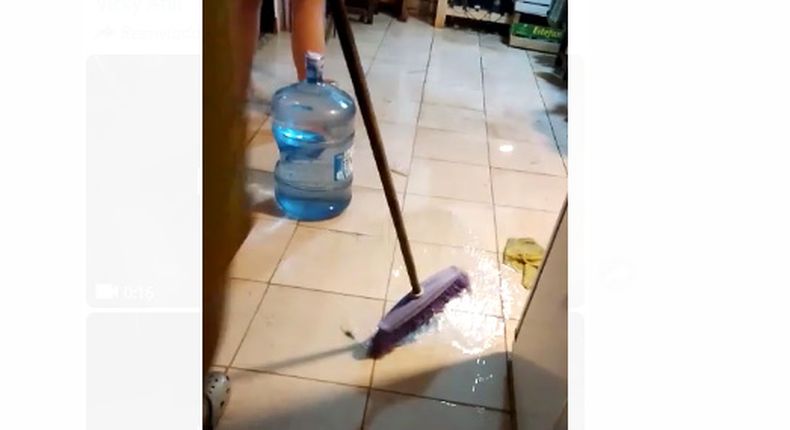 TEMPORAL. El agua ingresó a una vivienda de la calle Mansilla, en el barrio Lima de Pilar.&nbsp;