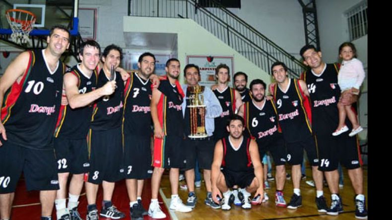 La Fusión con la copa de campeón del Torneo Clausura de la liga zarateña..
