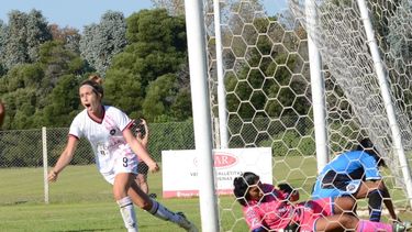 Delfina Ugarte marcó el primer tanto de la nueva era de Las Reinas en AFA.