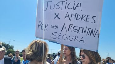 Familiares y amigos de Andrés Blaquier aguardaron la sentencia en las puertas del tribunal.&nbsp;