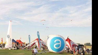 Los parementes pilarenses ayudaron a darle color y volumen al evento en Junín..
