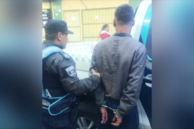 El ladrón reducido por los vecinos tenía pedido de captura por robo calificado.&nbsp;
