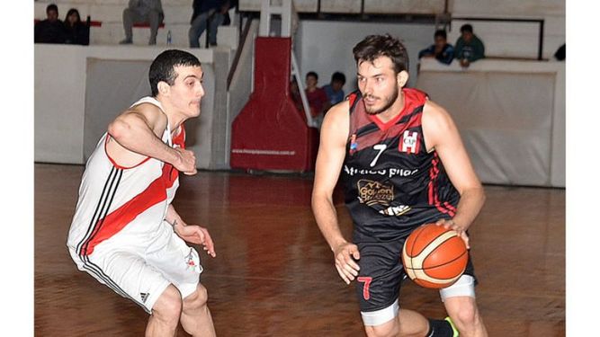 PUNTERÍA. Gonzalo Gomes fue clave con 2 triples en el último período..