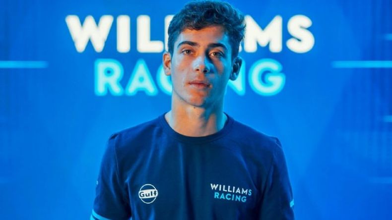 Epígrafe: franco Colapinto con la indumentaria de Williams..