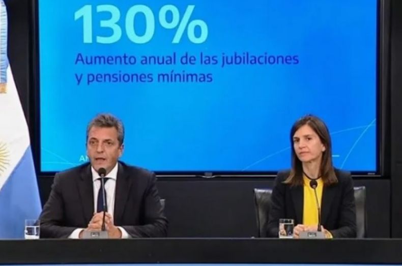 Massa y Raverta dieron una conferencia este martes.