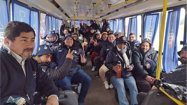 EN MARCHA. Trabajadores del Sindicato Químico de Pilar participaron de la movilización. .