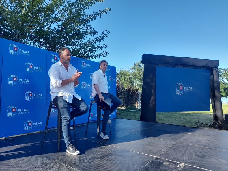 Federico Achaacuteval compartioacute el escenario con el secretario de Gobierno Santiago Laurentnbsp