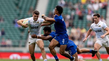 Tobías Wade en acción en la final ante Fiji en Londres.