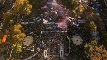 MASIVA. La plaza de Mayo quedó desbordada por las columnas.&nbsp;