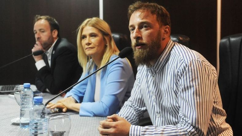 López, Magario y Otermín presentaron hoy el Presupuesto en la Legislatura. .