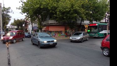 NUDOS. Cada bocacalle del centro pilarense parece un nudo que, en horas pico, es difícil desatar..