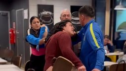 La pelea en el McDonald´s fue grabada por clientes.