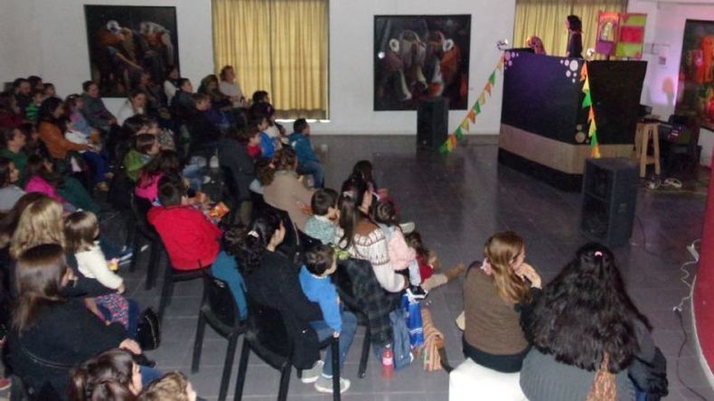 TÍTERES. Ayer se presentó Historia de Don Panadero en un CCF lleno..