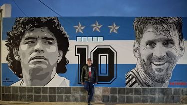 José Pignotti con el mural que pintó esta semana en Colón, Buenos Aires. José Pignotti con el mural que pintó esta semana en Colón, Buenos Aires.