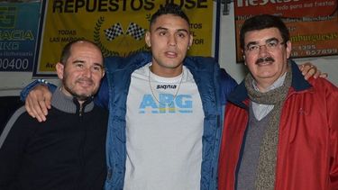 YAMIL CON LOS PRESIDENTES. Gustavo Giossefi (Argentinos) y Omar Carlotto (Unión). .