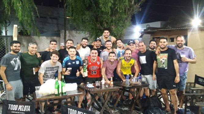 REUNIÓN. El grupo de entrenamiento “Golgana” en la despedida de año..