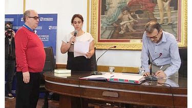 FAMILIA. Zakhem le tomó juramento a su padre como secretario administrativo..