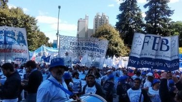 Los gremios docentes analizan nuevas medidas de fuerza..