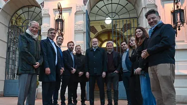 EN EQUIPO. La Liga de Intendentes estrenó su conformación ampliada en una reunbión con Axel Kicillof.