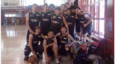 ANCLADOS. La Sub 17 de Unión venció 56-48 a Náutico y sigue invicto..