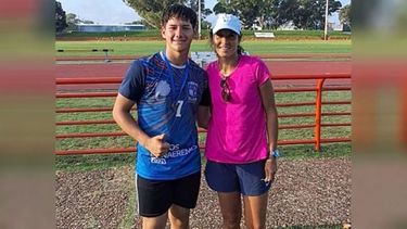 ORGULLO. González Gauto con la entrenadora Valeria Paz. .