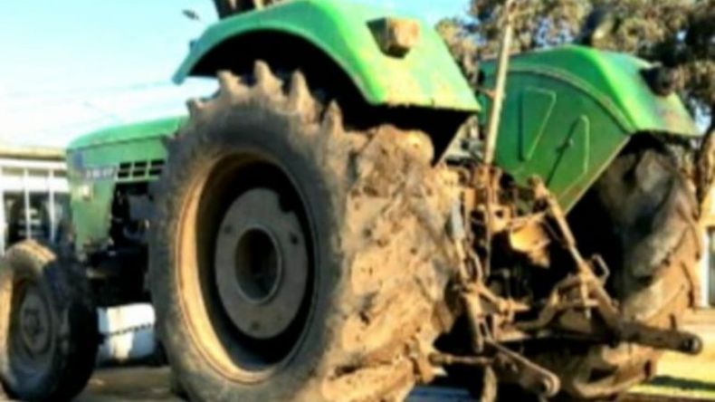 El tractor había sido robado en un vivero de Escobar. Foto: @juancaimpacto..