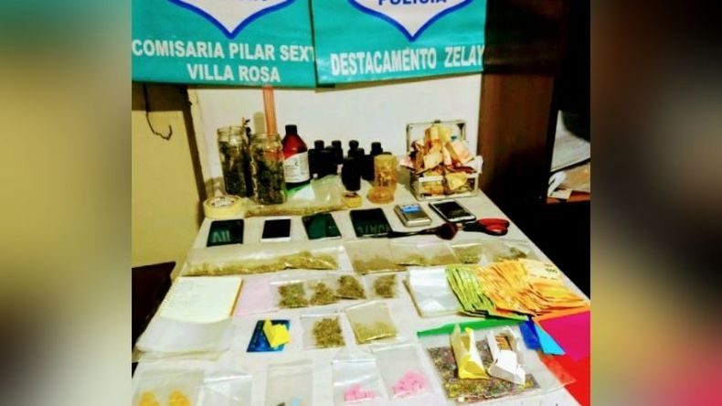 Los elementos secuestrados en el interior del departamento de los detenidos. .