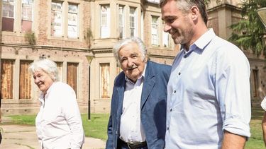 CHARLA. Pepe Mujica recorrió el Pellegrini con Achával. Hablaron sobre la importancia de la integración regional. &nbsp;
