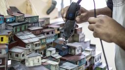 DETALLE. Una favela de Río de Janeiro, hecha a mano..